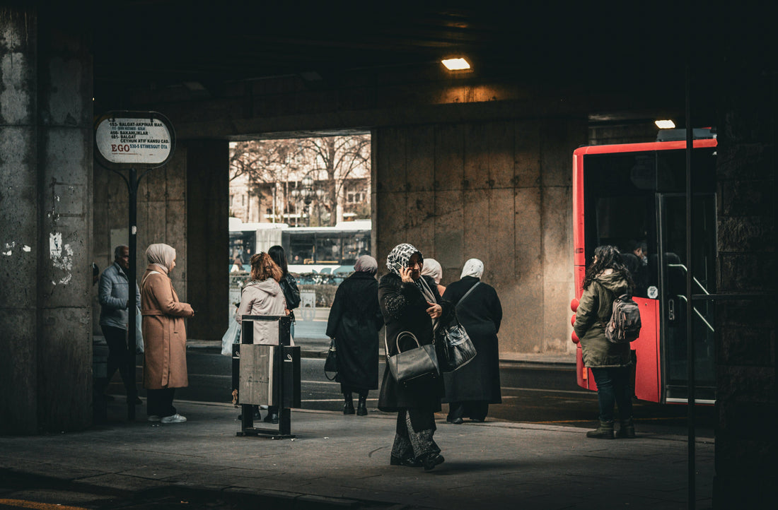 Top 10 Bible Verses for Waiting on the Right Person (KJV) – Trusting God’s Timing in Relationships